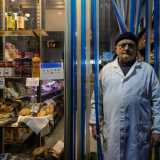 �Ė un'affermazione ironica per segnalare che io sono nato qui � spiega il signore �. Perch� negli ultimi anni nel quartiere Libert� sono spuntati numerosi minimarket aperti da stranieri, indiani soprattutto�